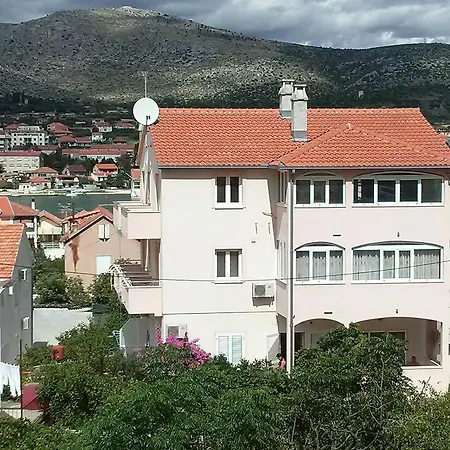 Belas بيت ضيافة تروغير